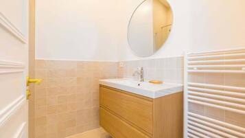 Shower, hair dryer, towels, toilet paper