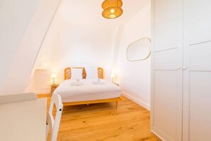 2 slaapkamers, een strijkplank/strijkijzer, reisbedje, gratis wifi