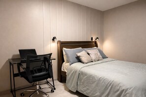 1 habitación, escritorio, tabla de planchar con plancha y wifi gratis 