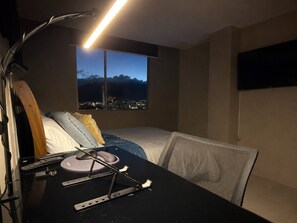 1 bedroom, desk, iron/ironing board, free WiFi - Apartment | Panoramic View | Cinema | Home Office | Alexa | Voice Commands (Quito)