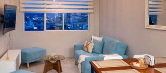 Modern suite in Quito north | Fast WiFi + Home Office + Self-service check-in