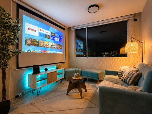 Apartment | Panoramic View | Cinema | Home Office | Alexa | Voice Commands
