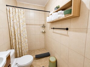 Hair dryer, towels, soap, shampoo - Apartment : private cinema : View : WiFi : Alexa : Capacity 4 persons (Quito)