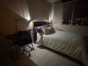 1 slaapkamer, een bureau, een strijkplank/strijkijzer, gratis wifi