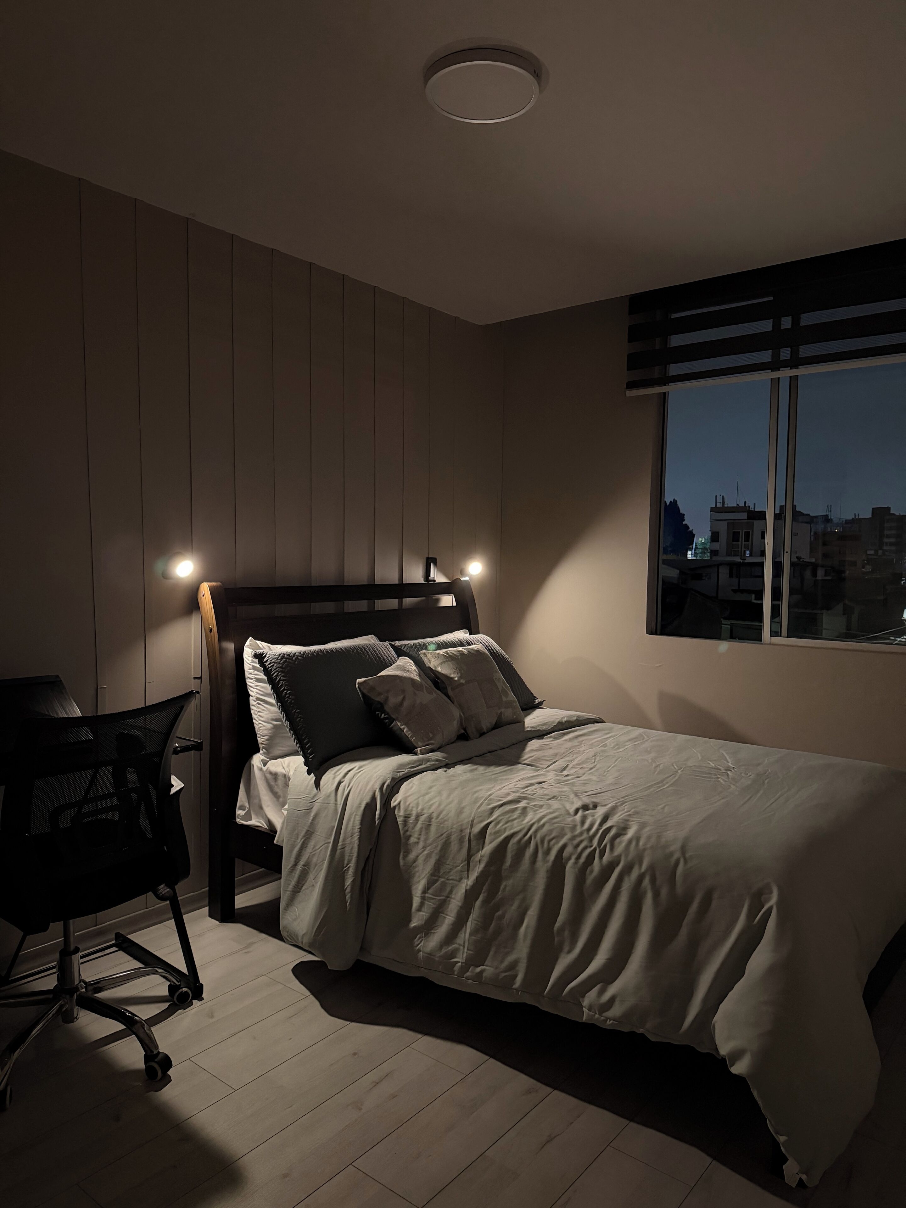 1 室のベッドルーム、デスク、アイロン / アイロン台、WiFi (無料)