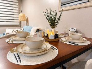 Dining - Apartment with Private Movie Theater | Panoramic View | Alexa | Wi-Fi | Parking (Quito)