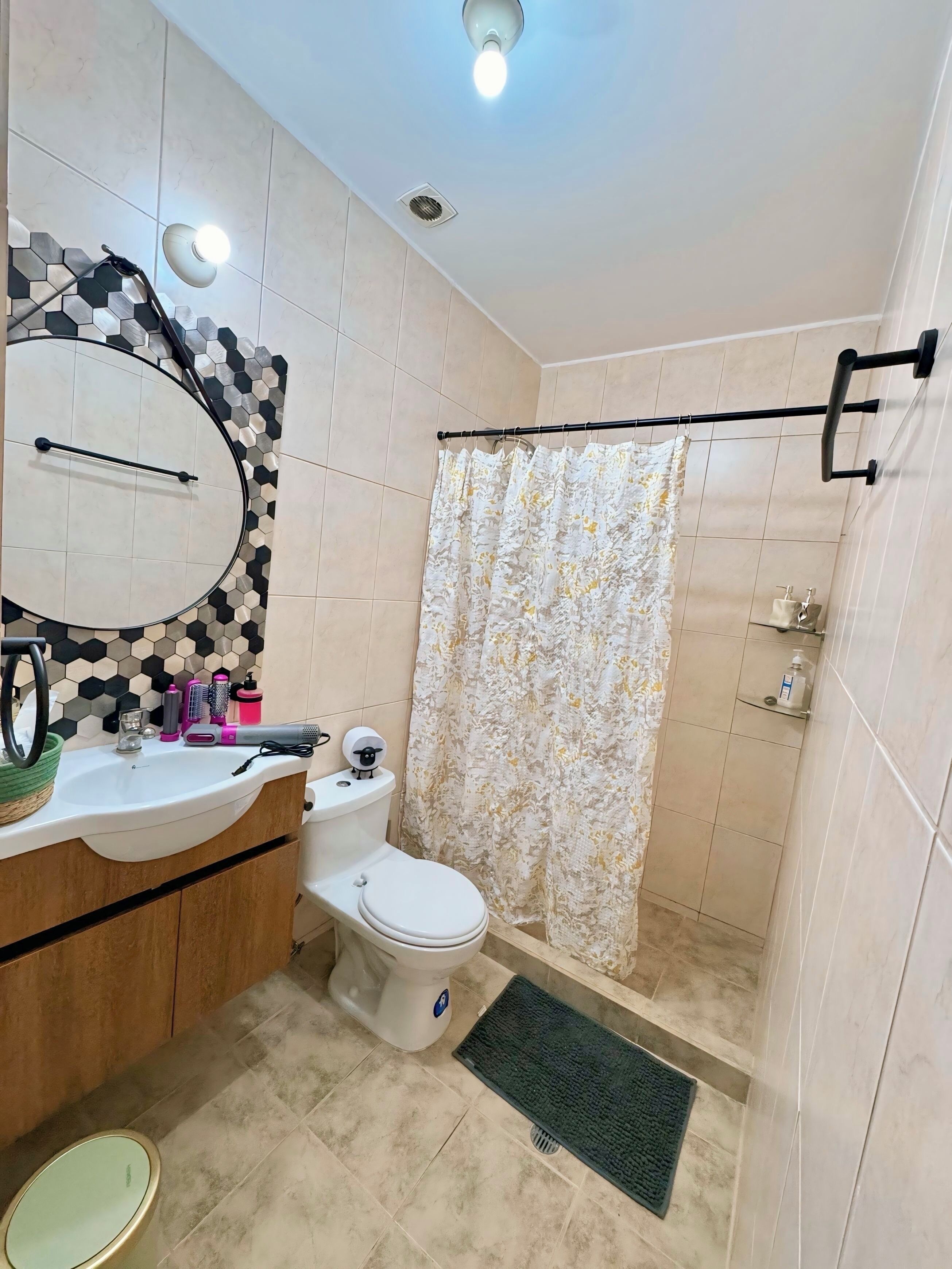 ヘアドライヤー、タオル、石鹸、シャンプー