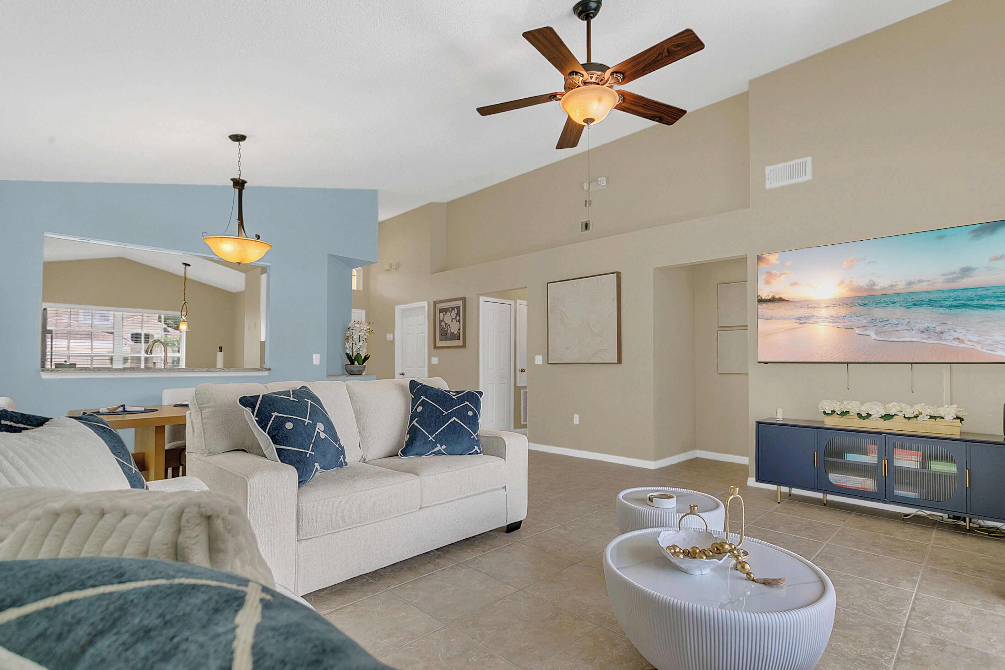 Een smart-tv en een stereo