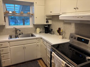 Private kitchen - Cute Boise Bench home! (Boise)