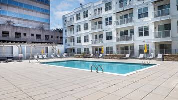 Piscina externa sazonal