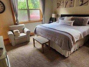2 bedrooms, iron/ironing board, Internet, bed sheets