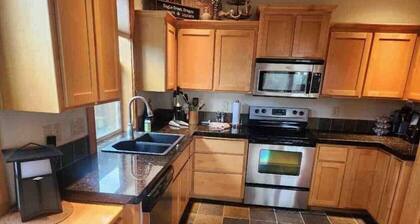 Fabulous 2-bedroom cottage with AC in Redmond
