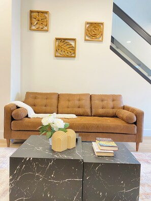 Interior - *LUXURY*AC*Family Friendly House*WEM*10Mins (Edmonton)