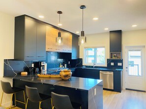 Fridge, microwave, oven, stovetop - *LUXURY*AC*Family Friendly House*WEM*10Mins (Edmonton)