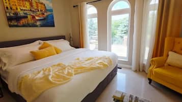 6 bedrooms, in-room safe, desk, iron/ironing board