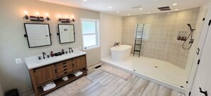 Shower, jetted tub, hair dryer, towels