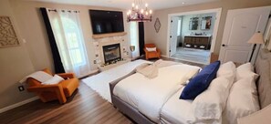 6 bedrooms, in-room safe, desk, iron/ironing board