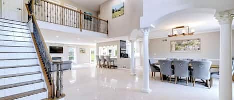 المنشأة من الداخل