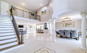 المنشأة من الداخل