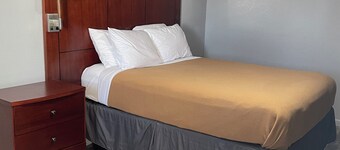 Newly remodeled 14-room hotel in charming St. Mary's .