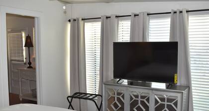 La Ferme - french for country farmhouse 3BR/1BA in Rogers.