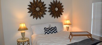 La Ferme - french for country farmhouse 3BR/1BA in Rogers. Close to LPGA.