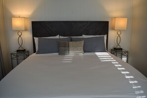 3 habitaciones, tabla de planchar con plancha, wifi y ropa de cama 