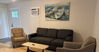 Charming 2 bedroom tourist cabin only 5 min walk from sandy shore of Balm Beach.