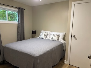 2 bedrooms, internet, bed sheets