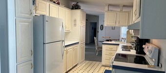 Vibrant Active Adult 55+ community w/clubhouse, pool w/hot tub, fitness room.