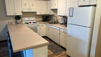 公寓客房, 多張床 (Dillon Valley East 2 Bed 2 Bath DVJT) | 私人廚房