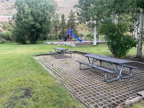 Condo, Multiple Beds (Dillon Valley East 2 Bed 2 Bath DVJT) | Outdoor dining