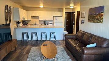 Condo, Multiple Beds (Dillon Valley East 2 Bed 2 Bath DVJT) | Living area