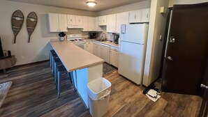 Condo, Berbilang Katil (Dillon Valley East 2 Bed 2 Bath DVJT) | Dapur peribadi