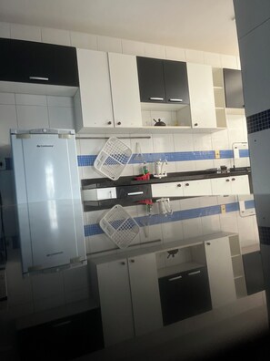 Microwave, oven, stovetop, coffee/tea maker