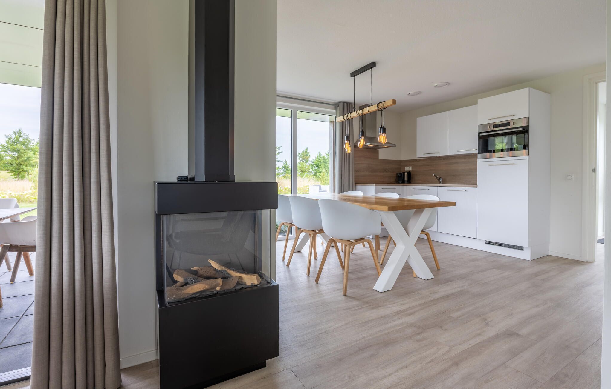 Geladeira, micro-ondas, cooktop, lava-louças