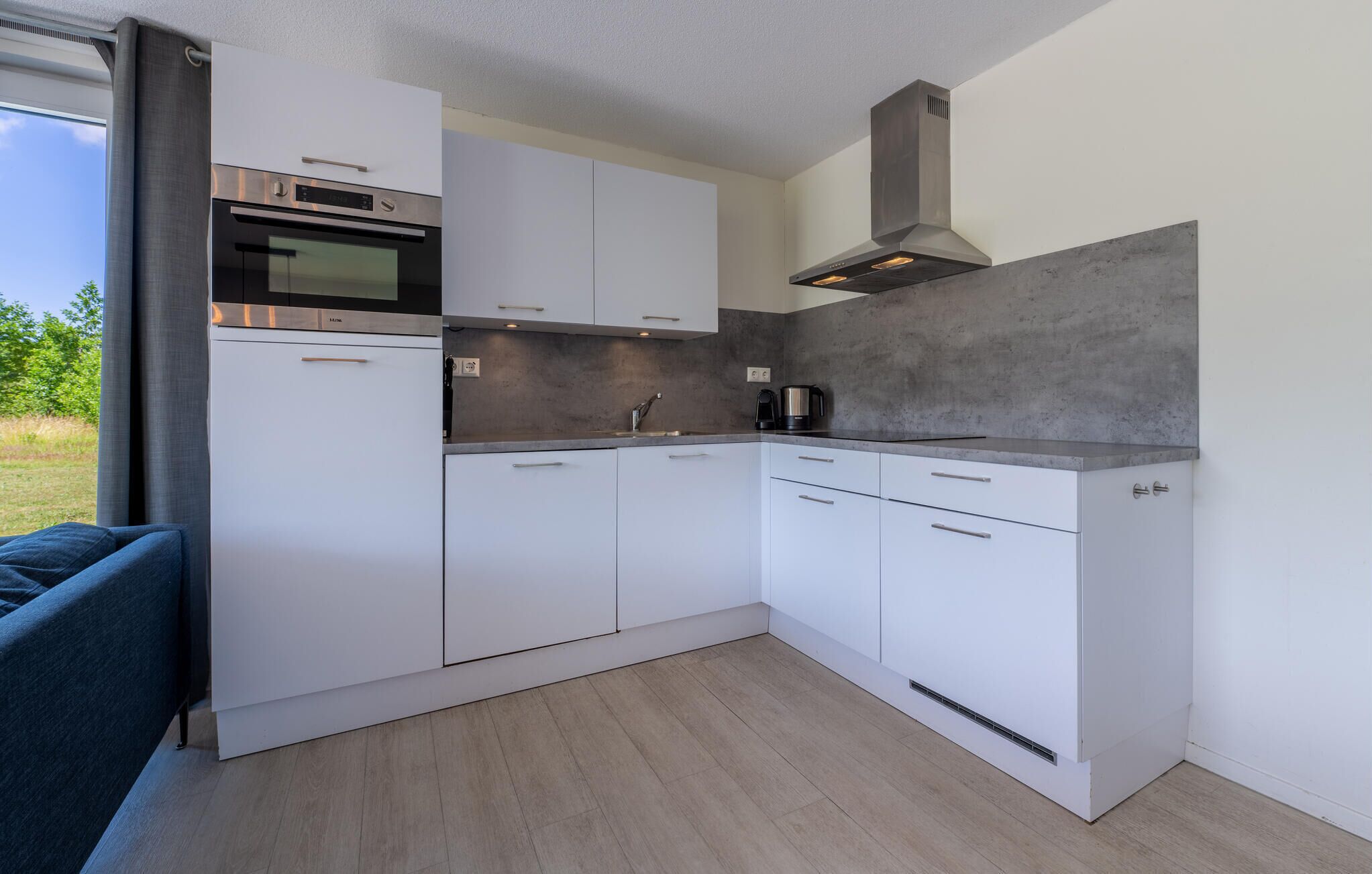 Réfrigérateur, lave-vaisselle, cafetière/bouilloire