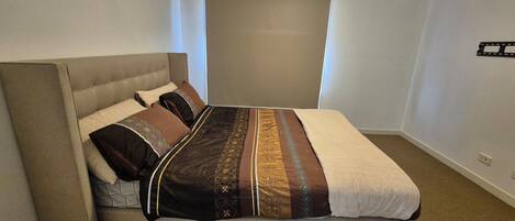 4 slaapkamers, een strijkplank/strijkijzer, wifi, beddengoed