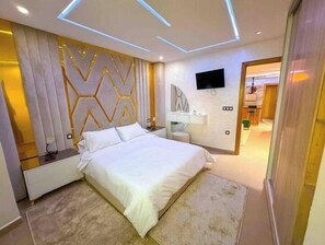 2 bedrooms, internet, bed sheets