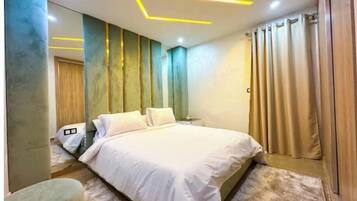 2 bedrooms, internet, bed sheets