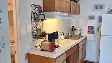 Fridge, microwave, stovetop, coffee/tea maker