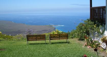 Belle Vue Kona B&B Rose Garden Suite - Breathtaking Views and Island Comfort
