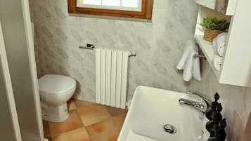 Doccia, asciugacapelli, bidet, asciugamani