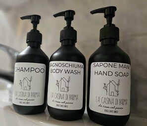 Doccia, asciugacapelli, bidet, asciugamani