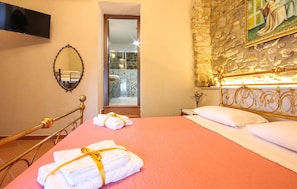4 bedrooms, iron/ironing board, travel cot, free WiFi