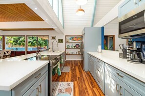 Mikrowelle, Ofen, Herdplatte, Geschirrspüler