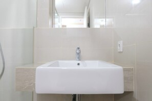 Standard Studio | Bathroom - Stylish Studio At Landmark Residence Bandung Apartment (Bandung)