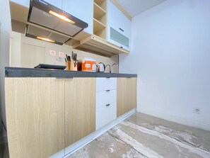 Standard Apartment | Private kitchen - Relaxing 1Br Apartment At Landmark Residence Bandung (Bandung)