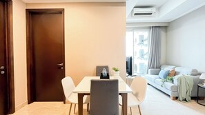 Standard Apartment | In-room dining