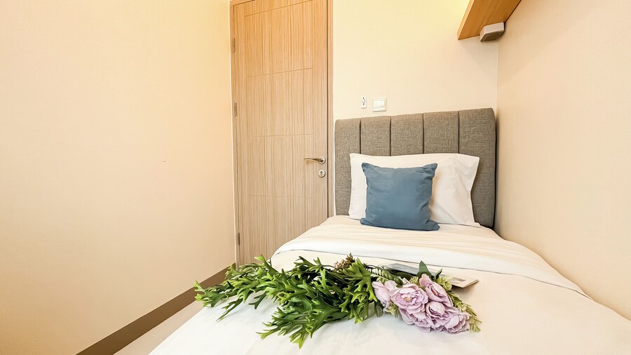 White Toned Style 2Br Tokyo Riverside Pik 2 Apartment